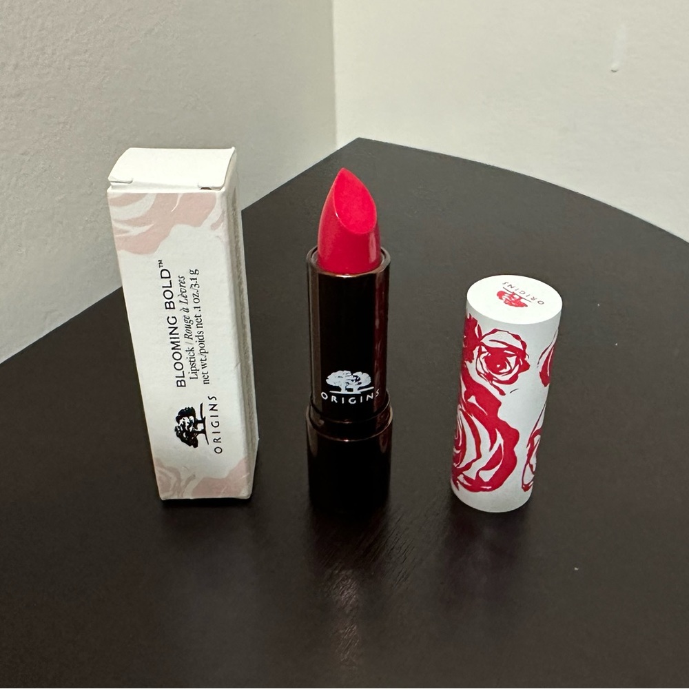 NEW FULL SIZE ORIGINS BLOOMING BOLD LIPSTICK IN SHADE DAHLIA DIVA 3.1g